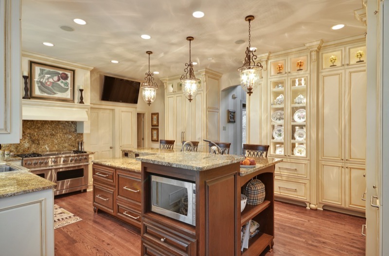 Custom kitchen by Stone Brook Homes