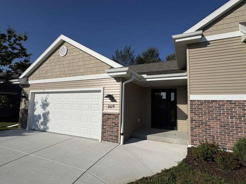 269 Cardinal Drive Sullivan WI — Entry and garage close-up