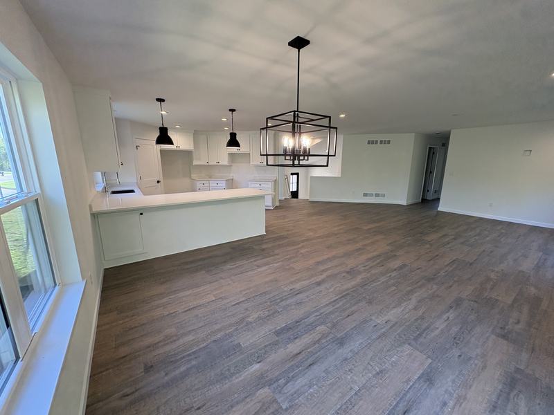 269 Cardinal Drive Sullivan WI — Dining area and kitchen