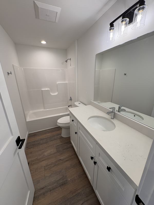269 Cardinal Drive Sullivan WI — Bathroom with tub